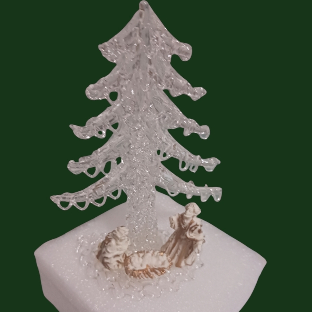 Silvestri Glass Nativity Scene With Christmas Tree Figurine